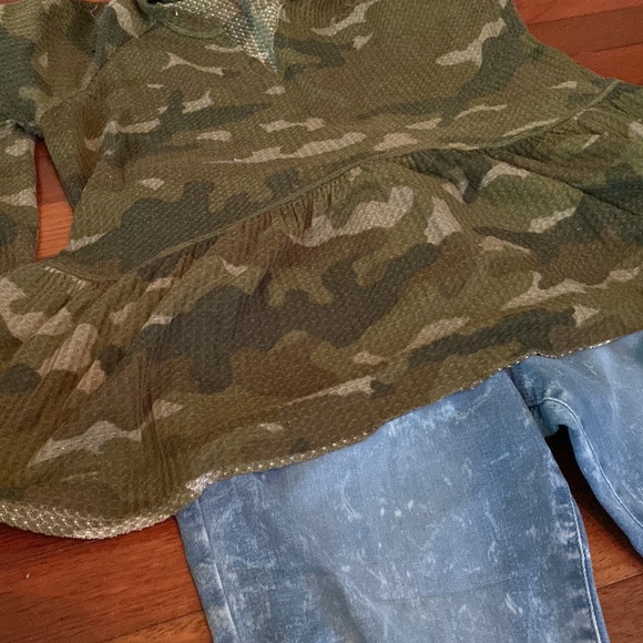 William Rast jean with William Rast top - Picture 2 of 6